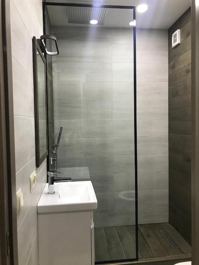 Superior Apartment On Kostava Tbilisi Buitenkant foto