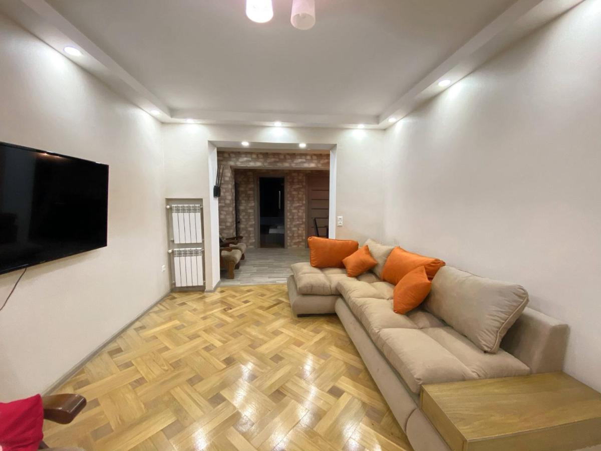 Superior Apartment On Kostava Tbilisi Buitenkant foto