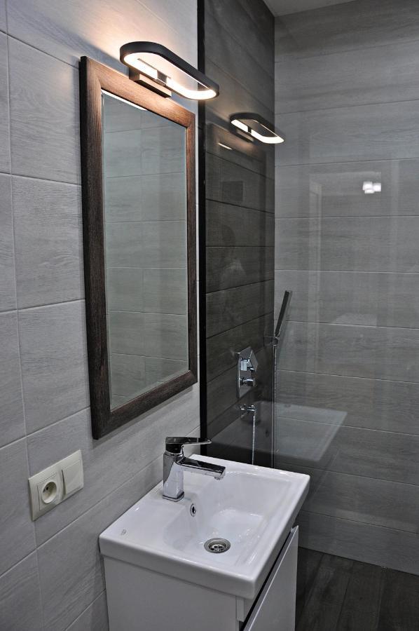 Superior Apartment On Kostava Tbilisi Buitenkant foto