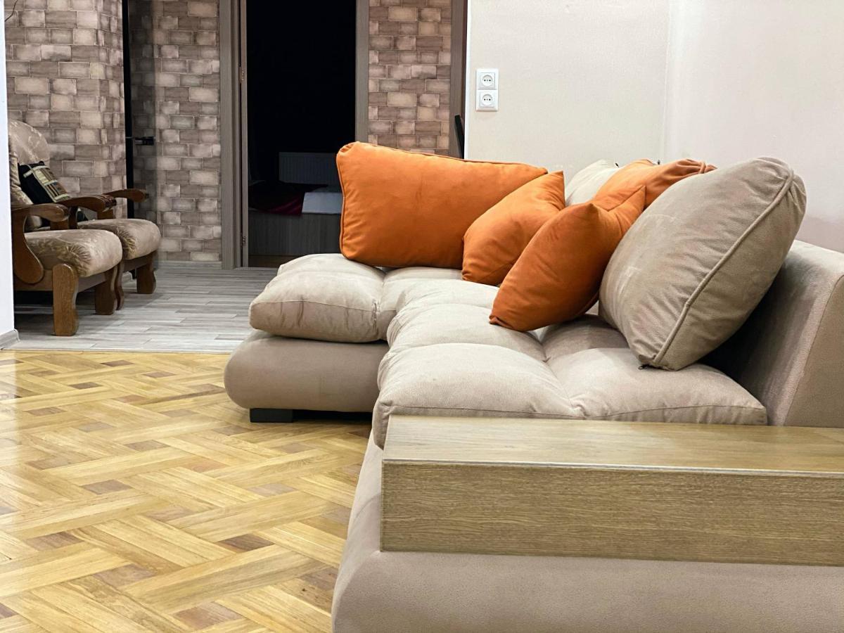 Superior Apartment On Kostava Tbilisi Buitenkant foto
