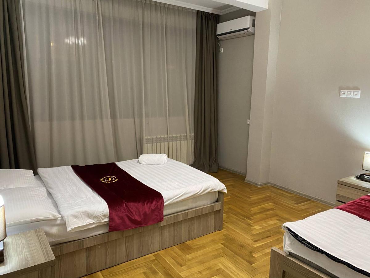 Superior Apartment On Kostava Tbilisi Buitenkant foto